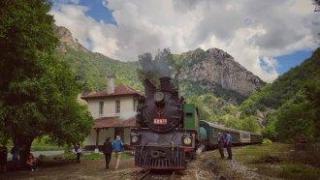 Родопската теснолинейка е сред най-красивите есенни влакови маршрути в света